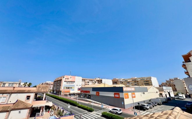 Resale - Bungalow -
Torrevieja - Centro