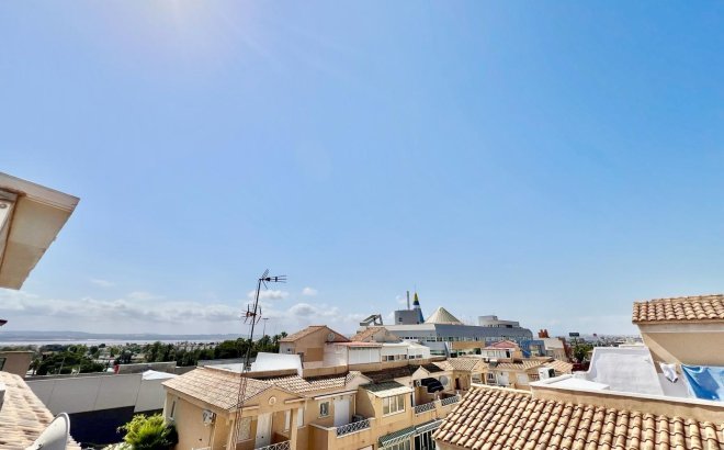 Resale - Bungalow -
Torrevieja - Centro