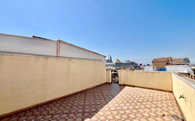 Resale - Bungalow -
Torrevieja - Centro