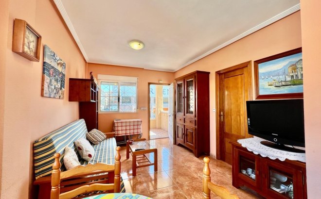 Resale - Bungalow -
Torrevieja - Centro
