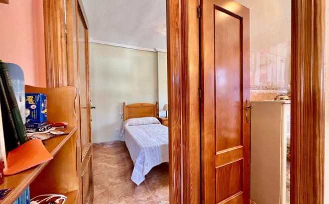 Resale - Bungalow -
Torrevieja - Centro