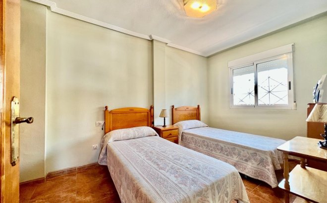 Resale - Bungalow -
Torrevieja - Centro