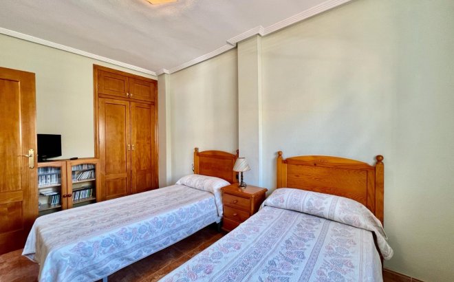 Resale - Bungalow -
Torrevieja - Centro