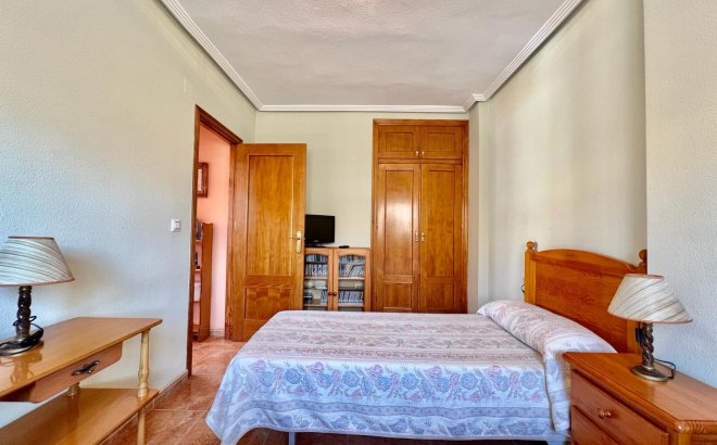Resale - Bungalow -
Torrevieja - Centro