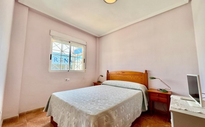 Resale - Bungalow -
Torrevieja - Centro