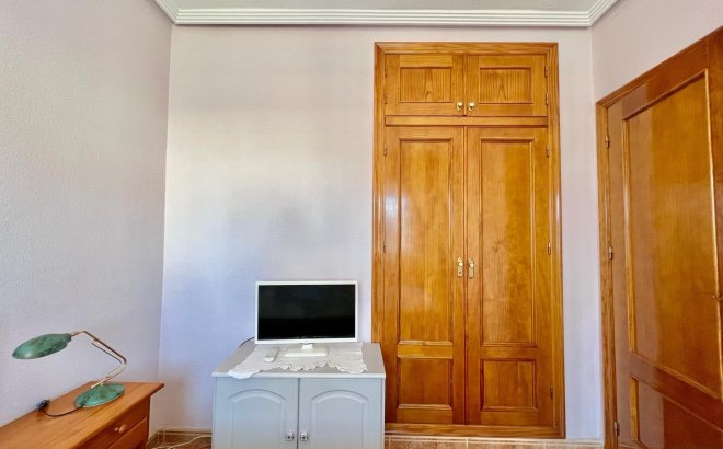 Resale - Bungalow -
Torrevieja - Centro