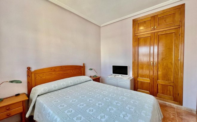 Resale - Bungalow -
Torrevieja - Centro