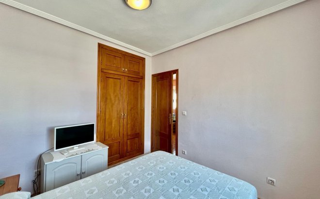 Resale - Bungalow -
Torrevieja - Centro