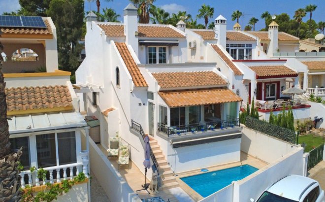 Revente - Villa -
Orihuela Costa - Costa Blanca