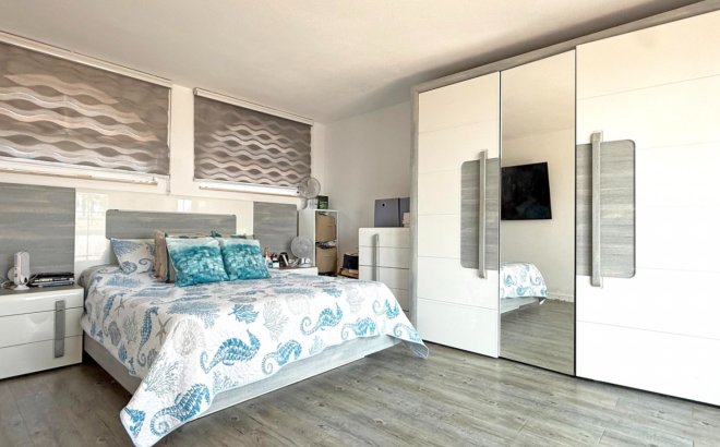 Revente - Villa -
Orihuela Costa - Costa Blanca