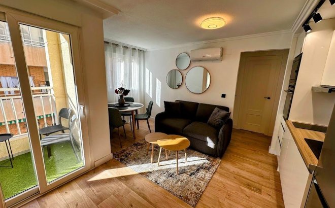Resale - Apartment -
Torrevieja - Centro