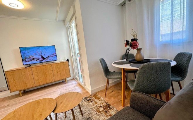 Resale - Apartment -
Torrevieja - Centro