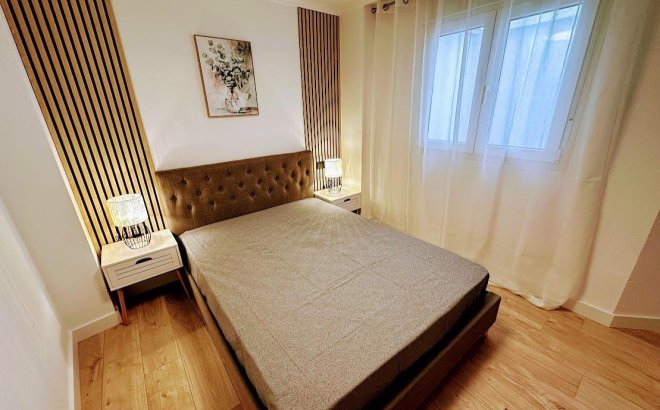 Resale - Apartment -
Torrevieja - Centro