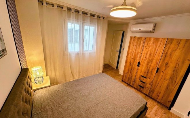 Resale - Apartment -
Torrevieja - Centro
