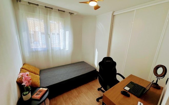 Resale - Apartment -
Torrevieja - Centro