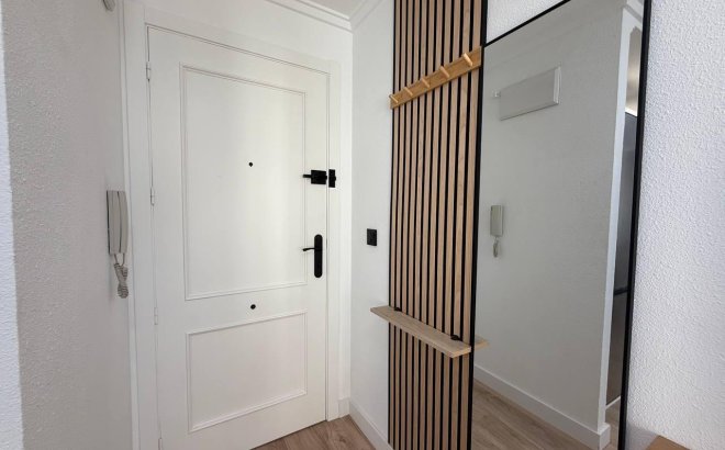 Resale - Apartment -
Torrevieja - Centro