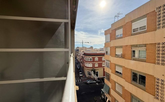 Resale - Apartment -
Torrevieja - Centro
