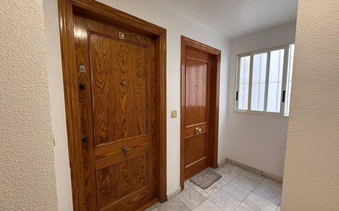 Resale - Apartment -
Torrevieja - Centro