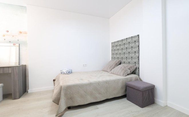 Resale - Apartment -
Torrevieja - Costa Blanca