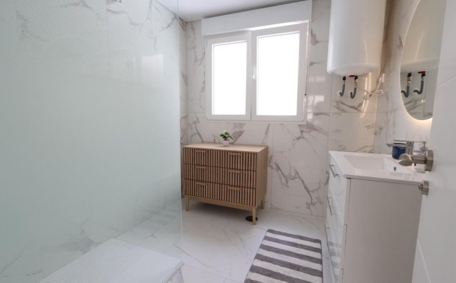 Resale - Apartment -
Torrevieja - Costa Blanca