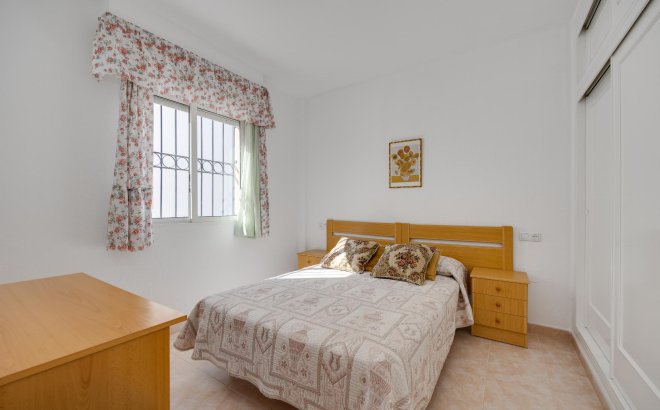 Resale - Bungalow -
Torrevieja - Costa Blanca