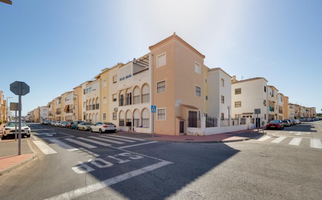 Resale - Bungalow -
Torrevieja - Costa Blanca