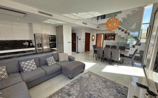 Herverkoop - Villa -
Orihuela Costa - Villamartín