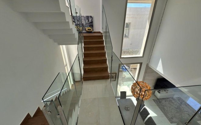 Herverkoop - Villa -
Orihuela Costa - Villamartín
