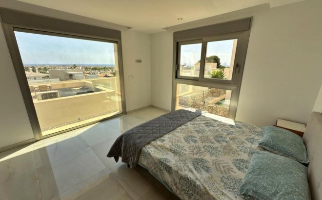 Herverkoop - Villa -
Orihuela Costa - Villamartín