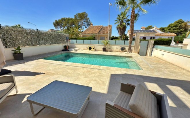 Herverkoop - Villa -
Orihuela Costa - Villamartín
