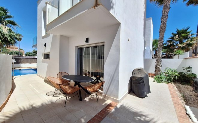 Resale - Villa -
Torrevieja - Los Frutales
