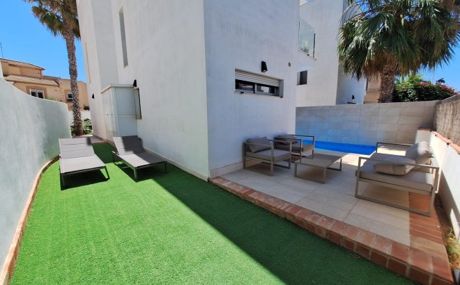 Resale - Villa -
Torrevieja - Los Frutales