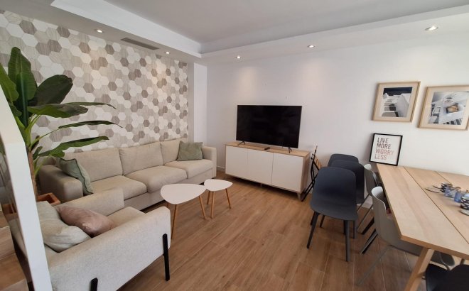 Resale - Villa -
Torrevieja - Los Frutales