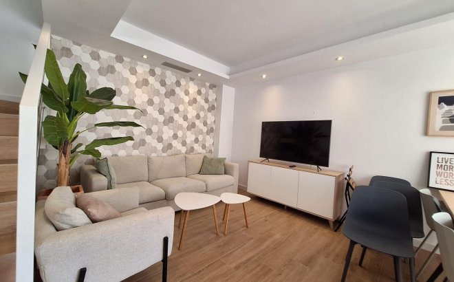 Resale - Villa -
Torrevieja - Los Frutales