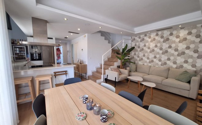 Resale - Villa -
Torrevieja - Los Frutales