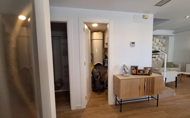 Resale - Villa -
Torrevieja - Los Frutales