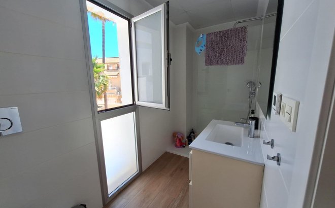 Resale - Villa -
Torrevieja - Los Frutales