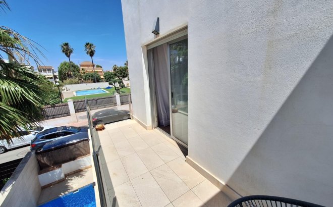 Resale - Villa -
Torrevieja - Los Frutales