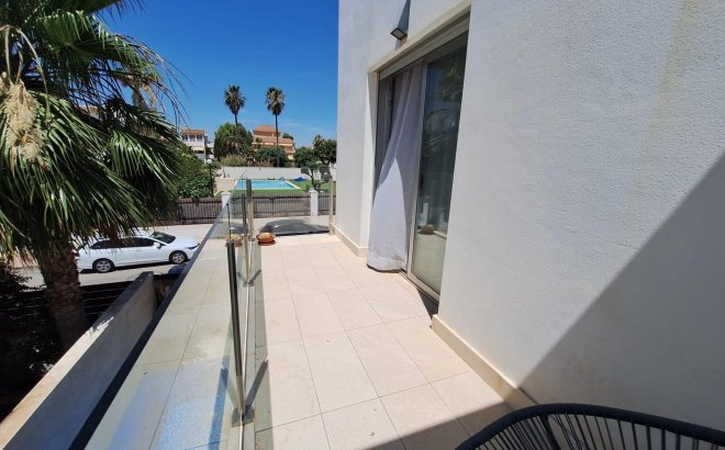 Resale - Villa -
Torrevieja - Los Frutales