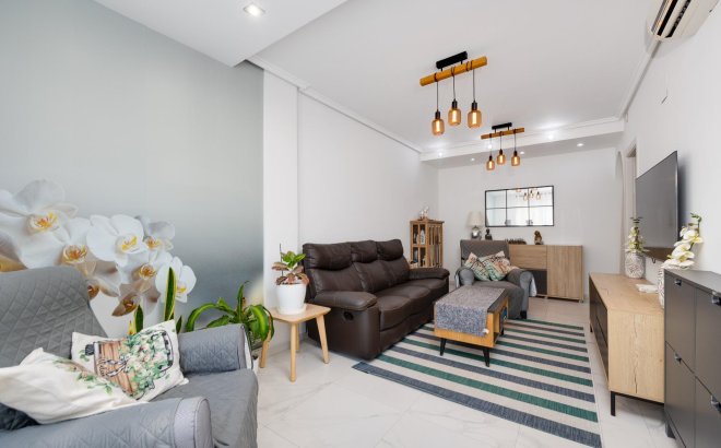Resale - Town House -
Torrevieja - Aguas Nuevas