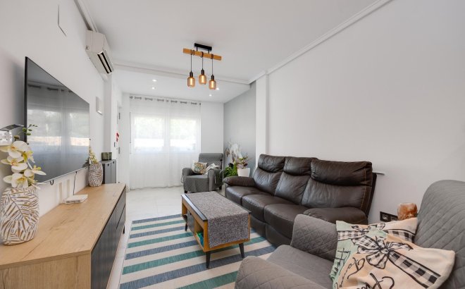 Resale - Town House -
Torrevieja - Aguas Nuevas