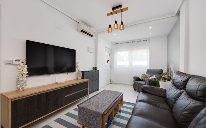 Resale - Town House -
Torrevieja - Aguas Nuevas