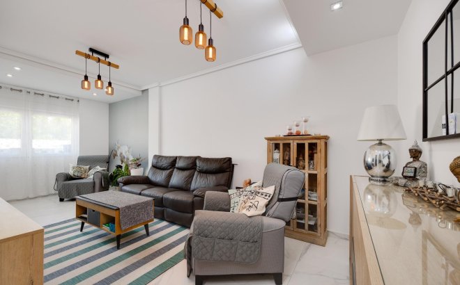 Resale - Town House -
Torrevieja - Aguas Nuevas