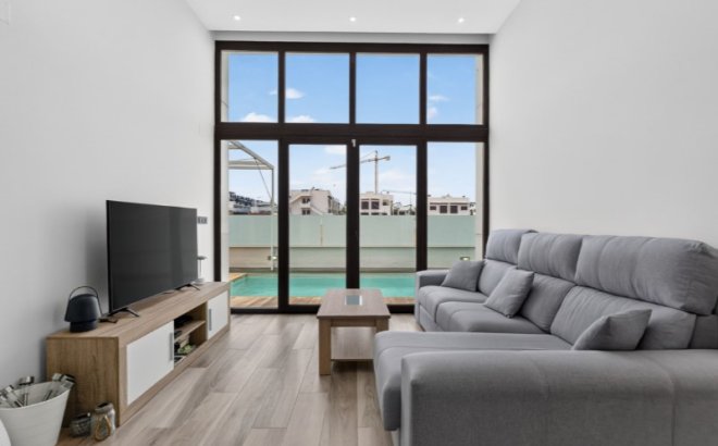 Resale - Villa -
Torrevieja - Costa Blanca