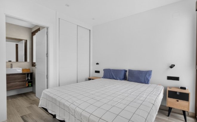 Resale - Villa -
Torrevieja - Costa Blanca