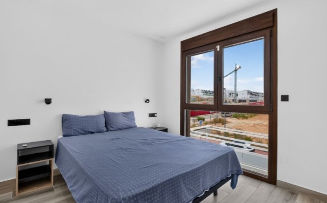 Resale - Villa -
Torrevieja - Costa Blanca