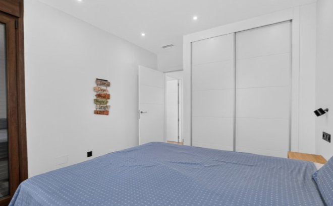 Resale - Villa -
Torrevieja - Costa Blanca