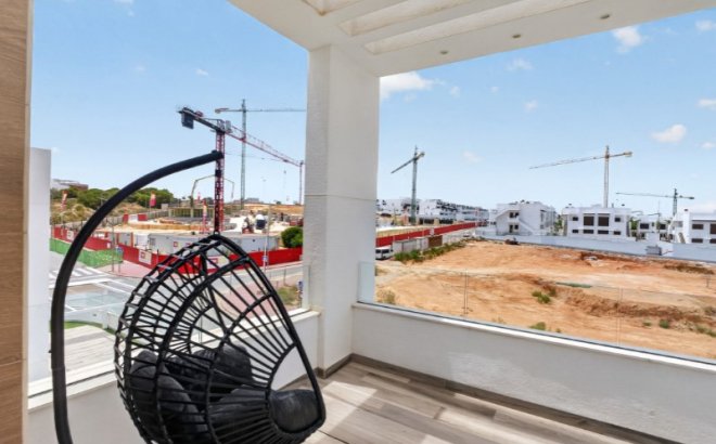 Resale - Villa -
Torrevieja - Costa Blanca
