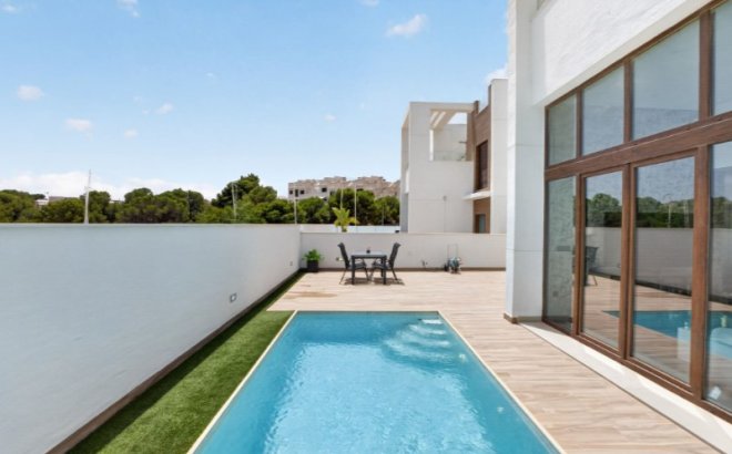Resale - Villa -
Torrevieja - Costa Blanca