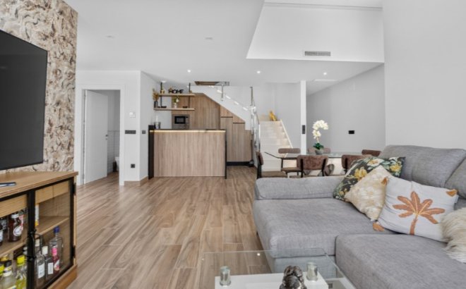Resale - Villa -
Torrevieja - Costa Blanca